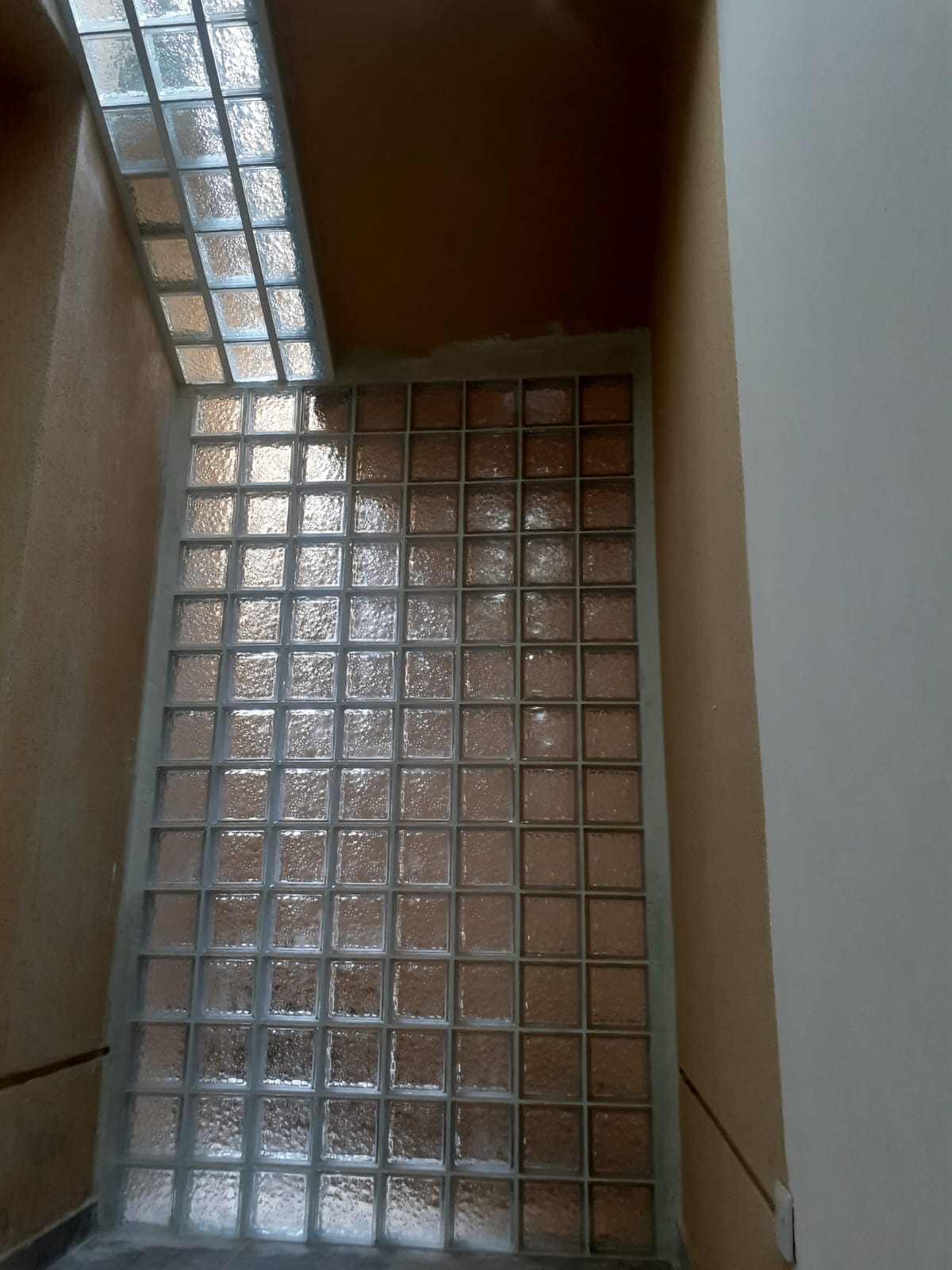 باكستاني مقاول ومعلم و فني سيراميك الكويت 65823184كتل الزجاج